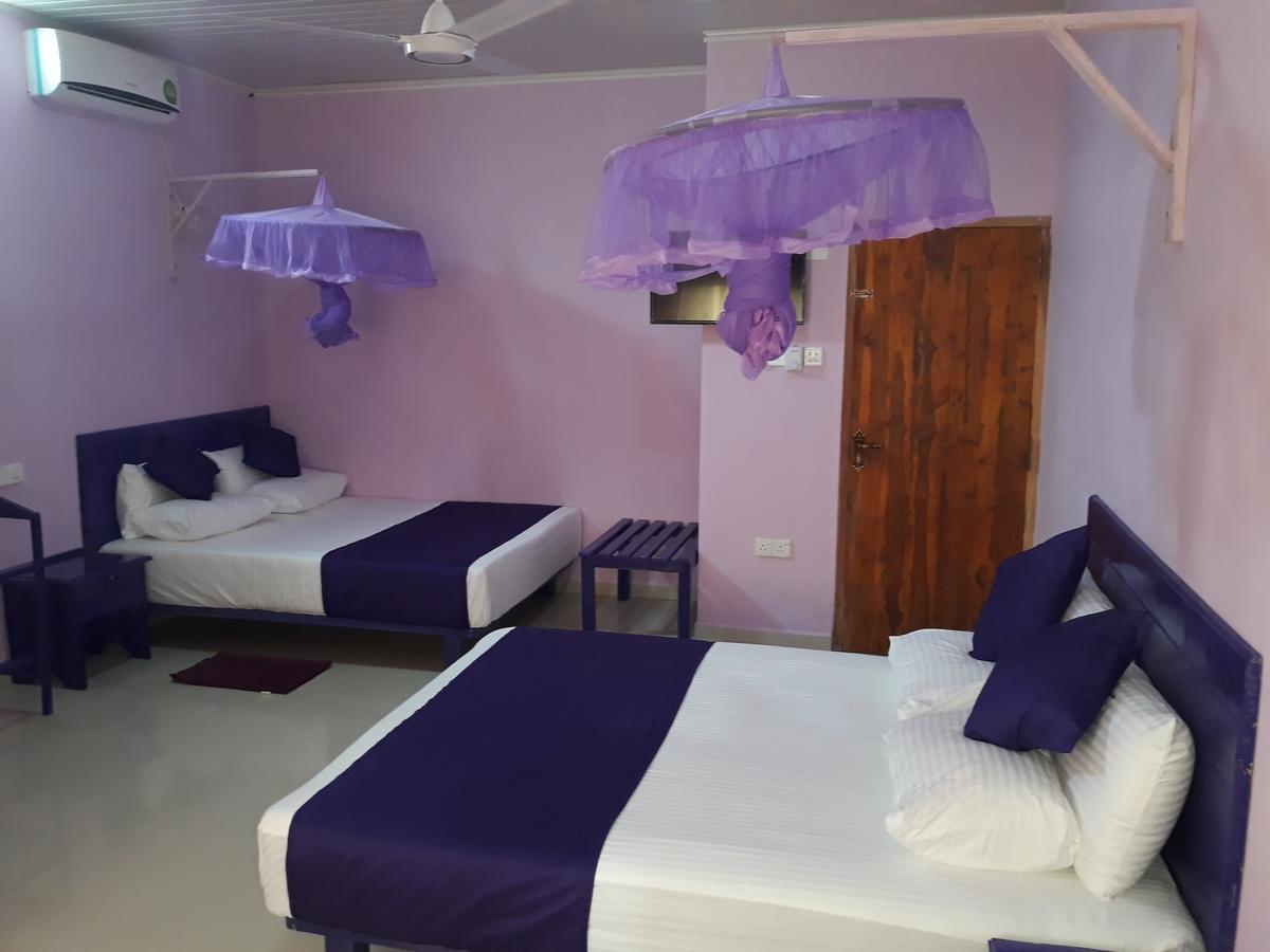 Bevary City Hotel Анурадхапура Экстерьер фото